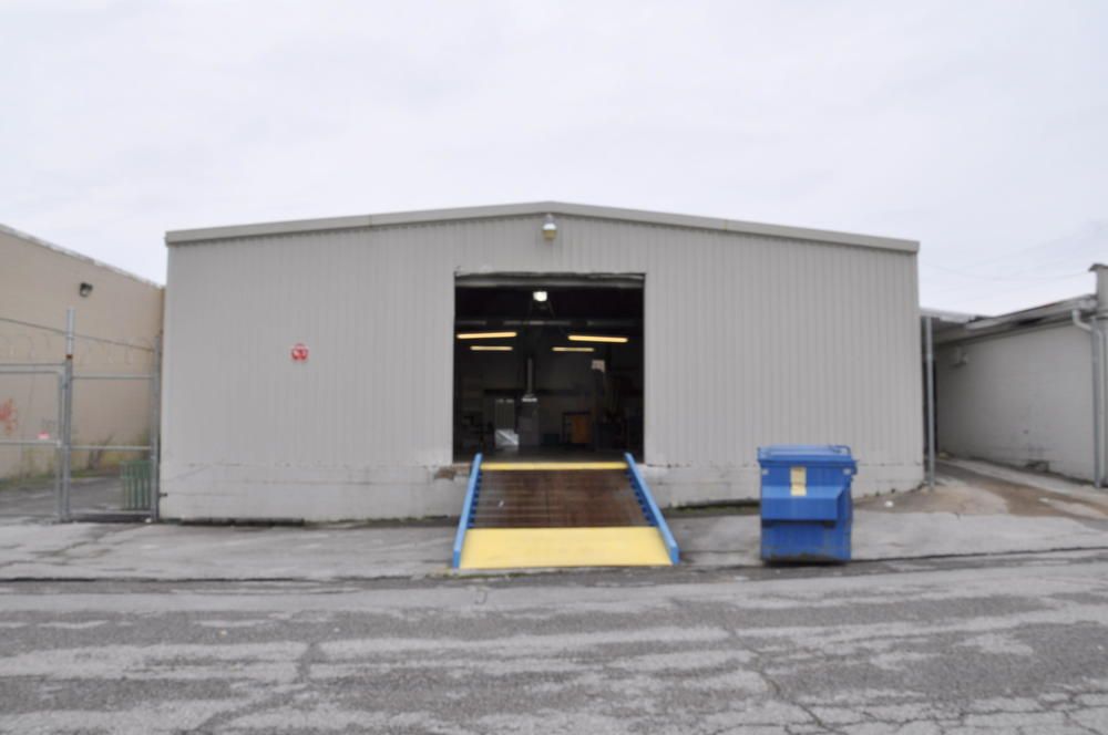 Office-Retail and Warehouse on Hixson PIke: 5424 Hixson Pike, Hixson, TN 37343
